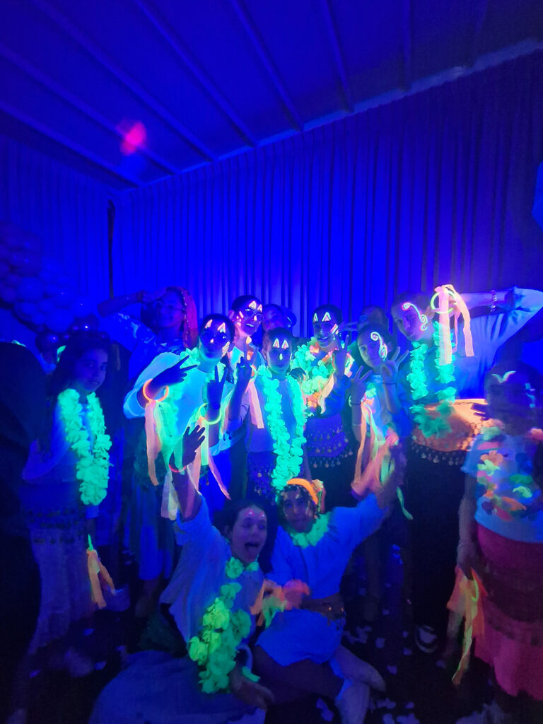 הרקדת בת מצוה